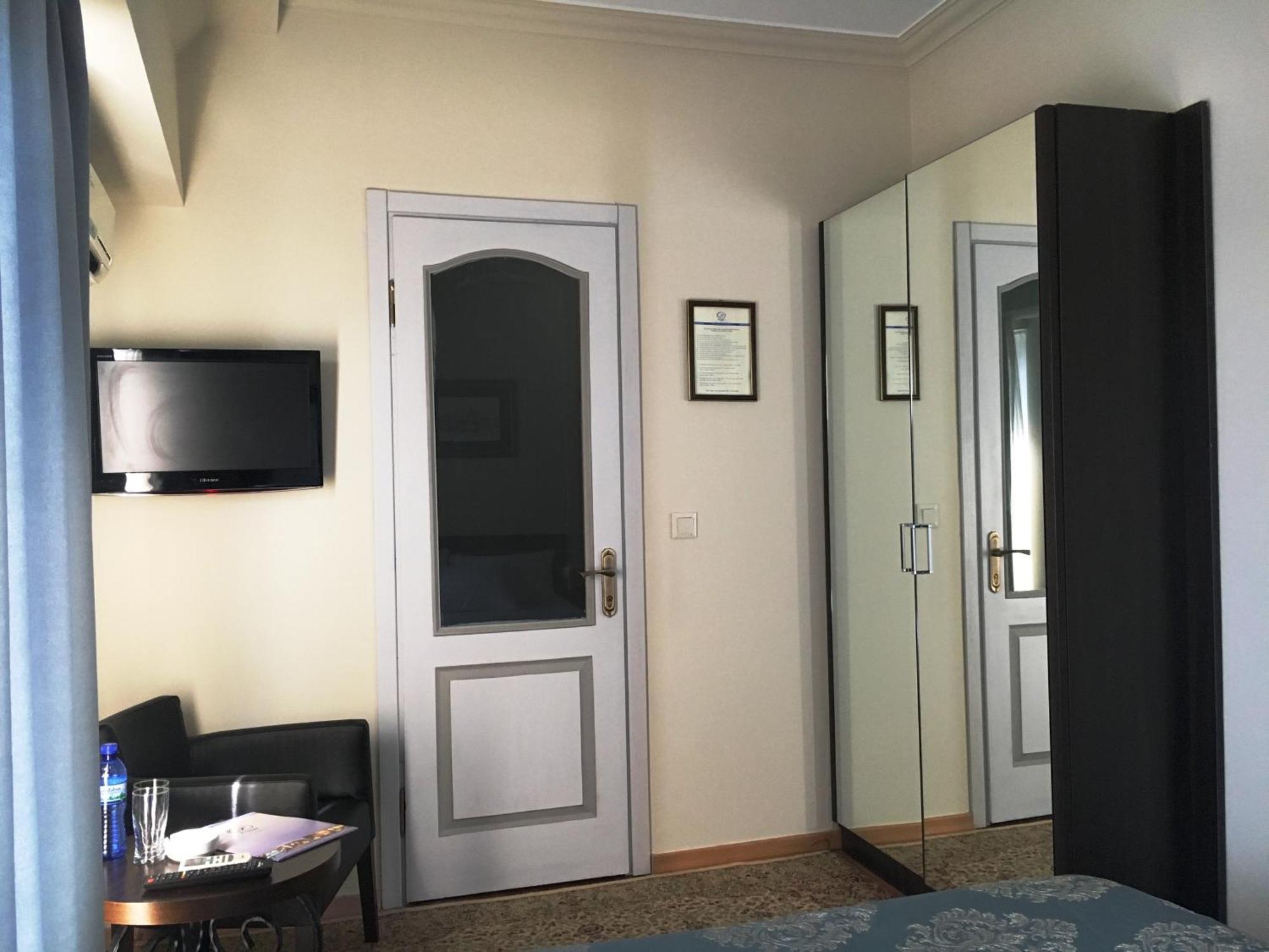 Prestige Palace - Esquisse Hotel Tbilissi Chambre photo
